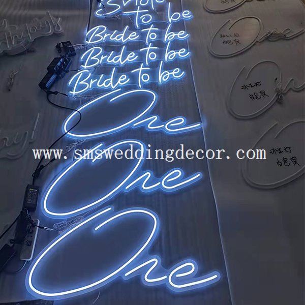 neon mr and mrs sign