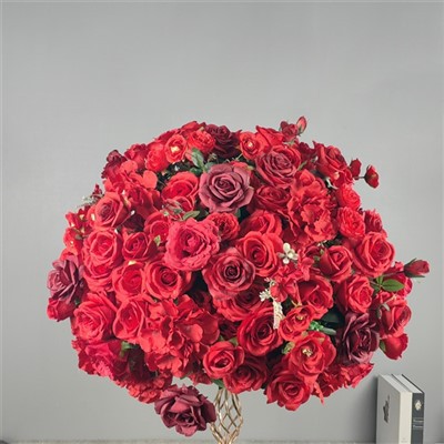 توپ های گل قرمز