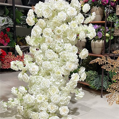 گل های سفید طاق عروسی